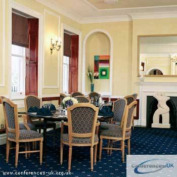 abbey_hotel_bath
