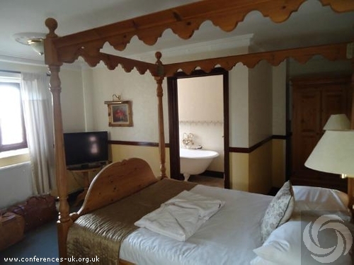 crown_and_cushion_hotel_chipping_norton